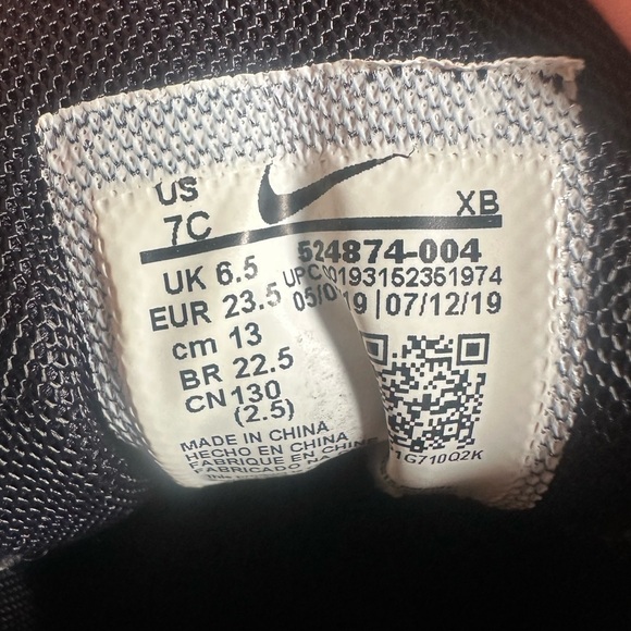 Nike Black Rugged Outdoor Boots - Picture 7 of 7